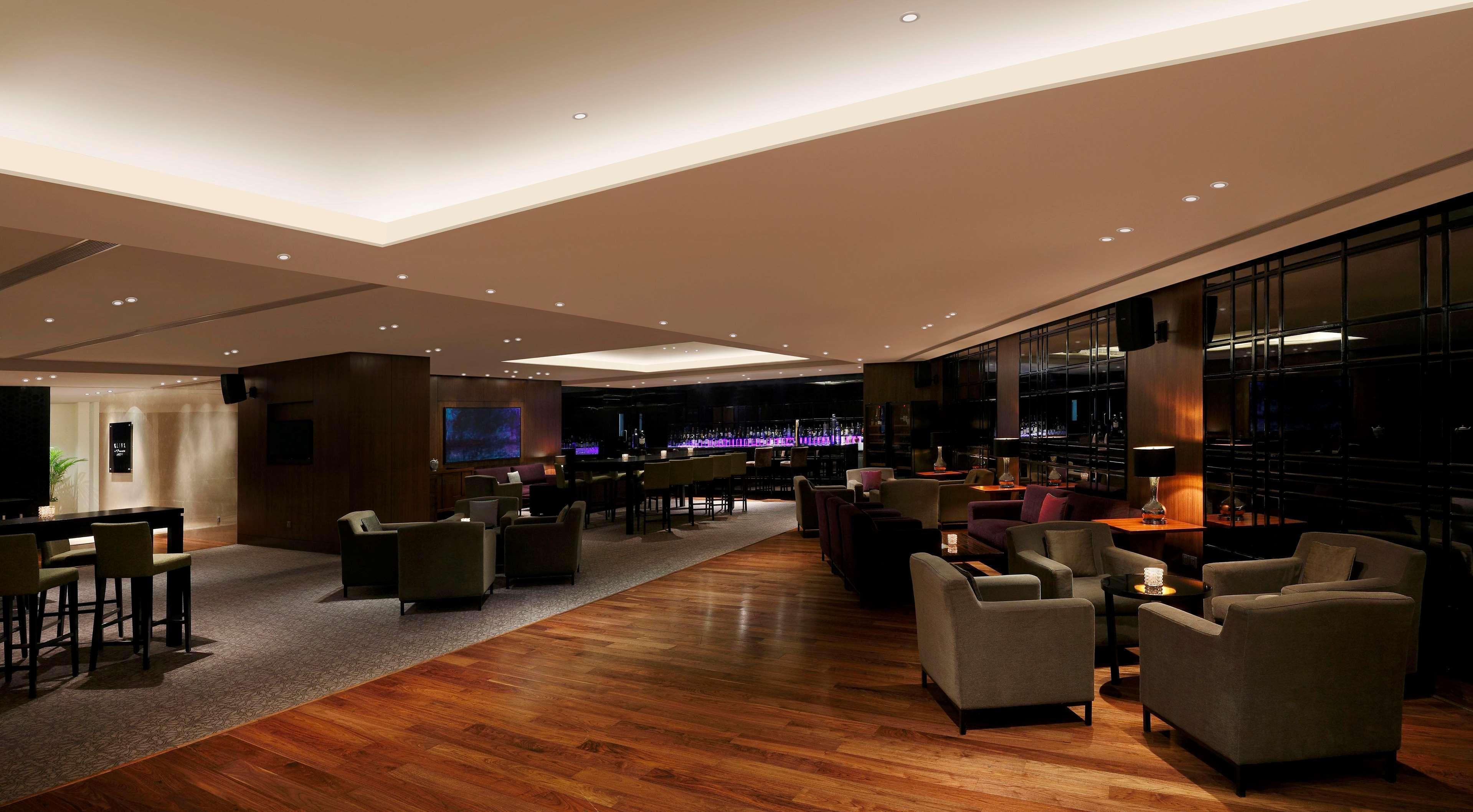 Hilton Bangalore Embassy GolfLinks Bagian luar foto