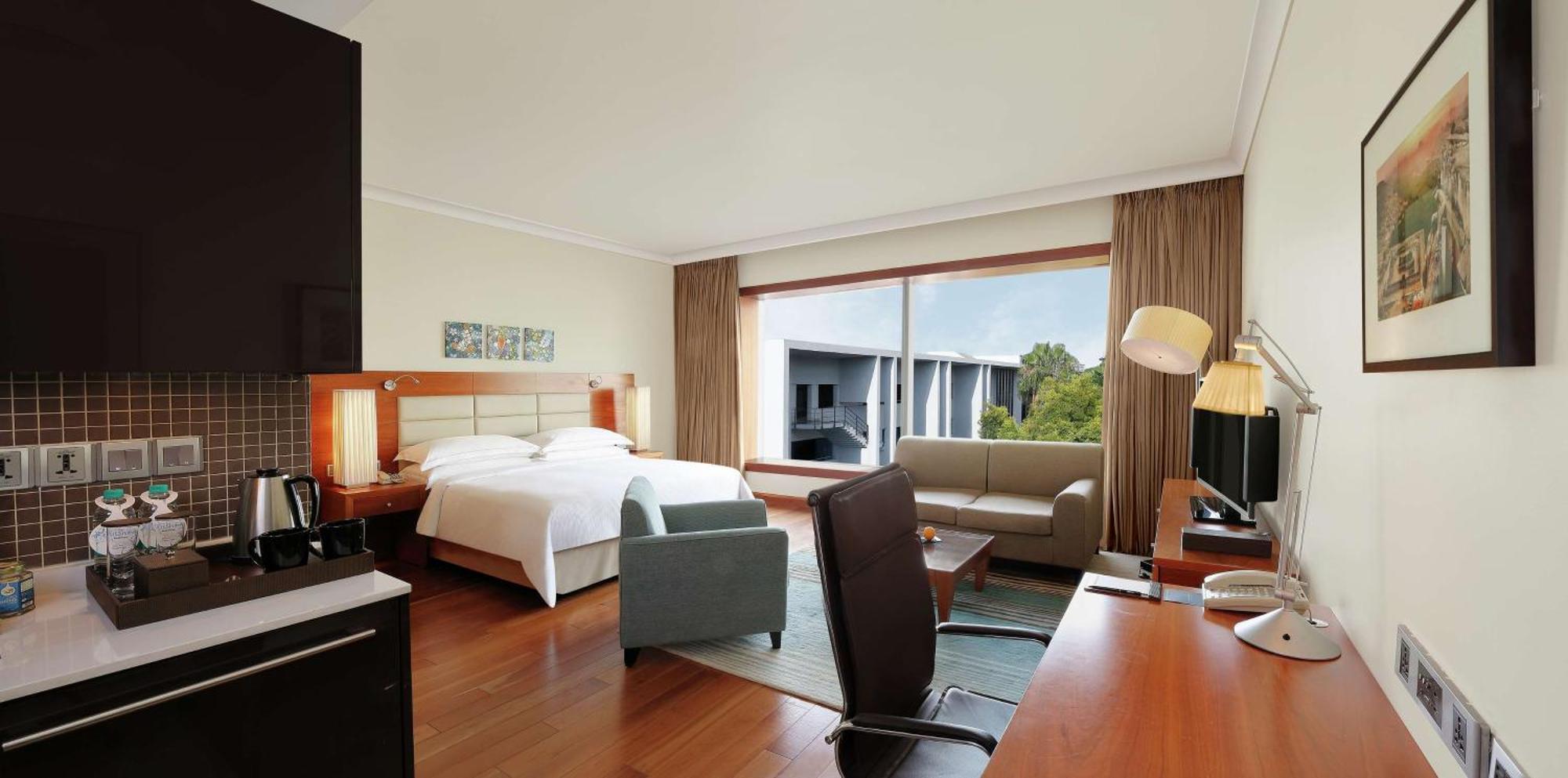Hilton Bangalore Embassy GolfLinks Bagian luar foto