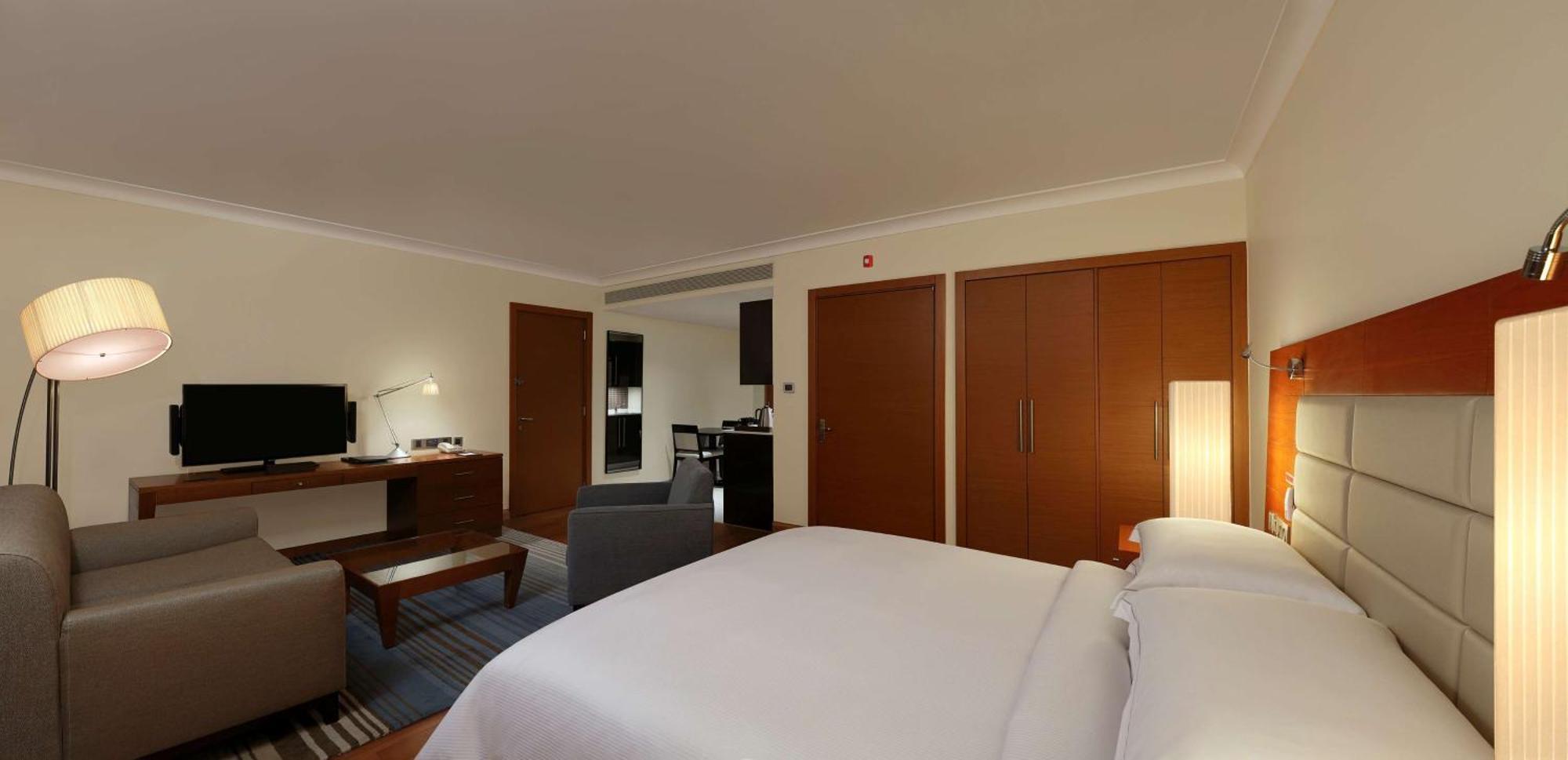Hilton Bangalore Embassy GolfLinks Bagian luar foto