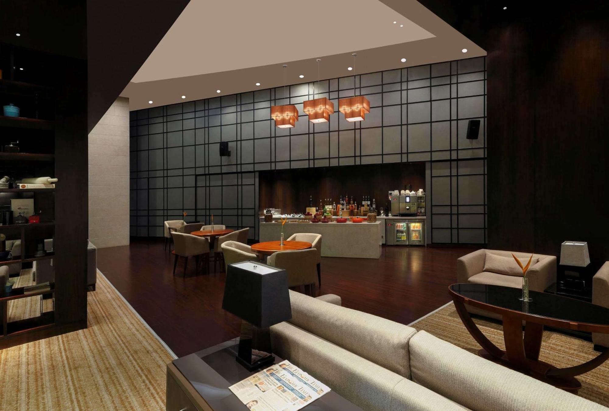 Hilton Bangalore Embassy GolfLinks Bagian luar foto