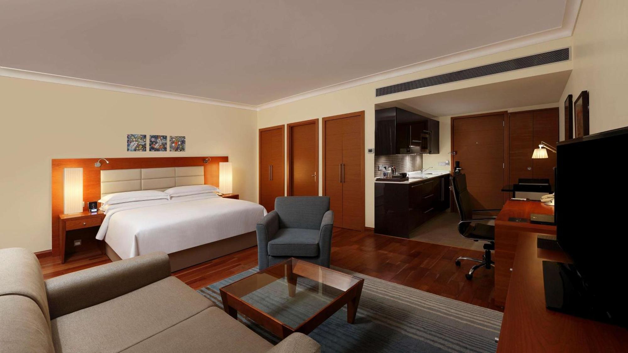 Hilton Bangalore Embassy GolfLinks Bagian luar foto