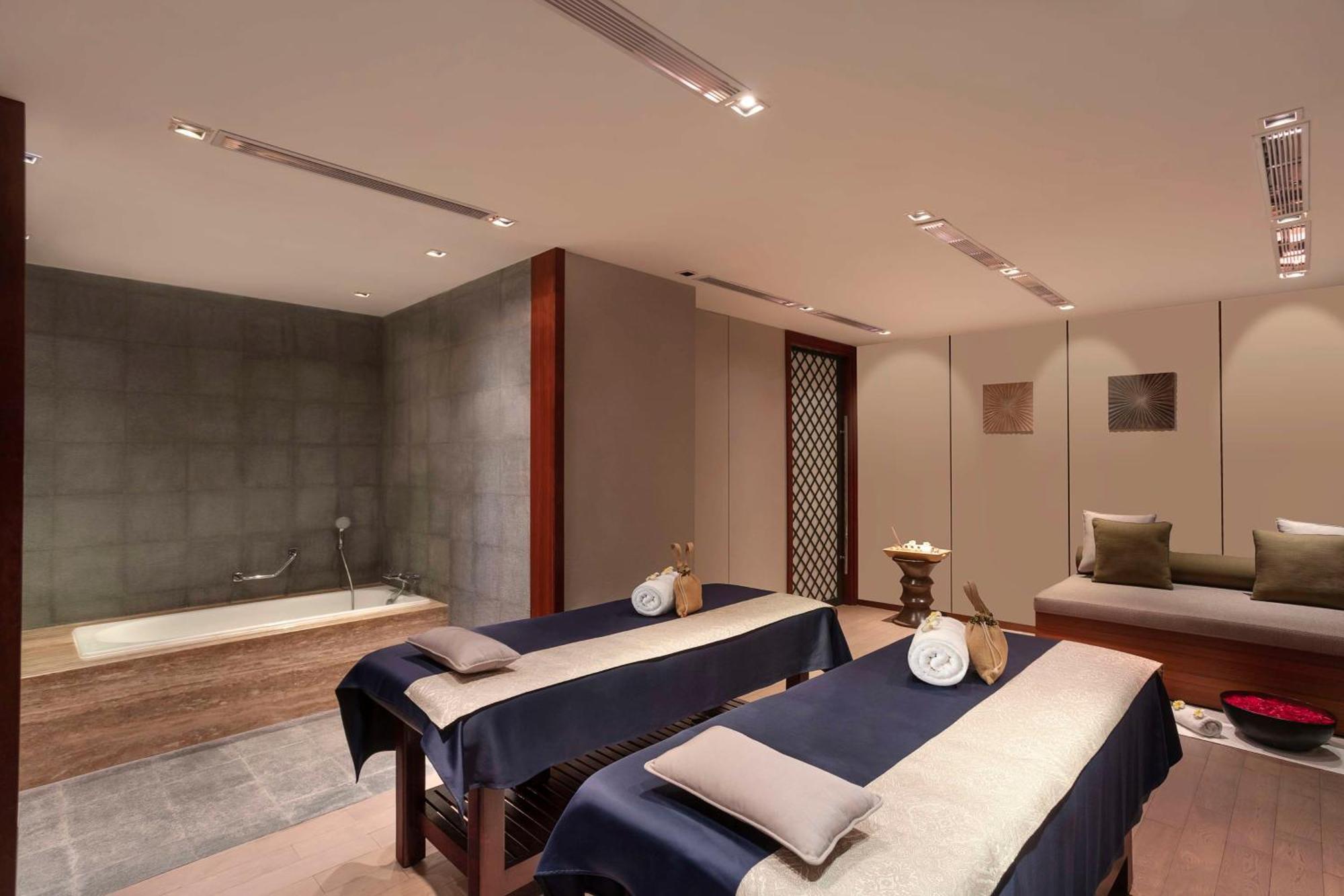 Hilton Bangalore Embassy GolfLinks Bagian luar foto