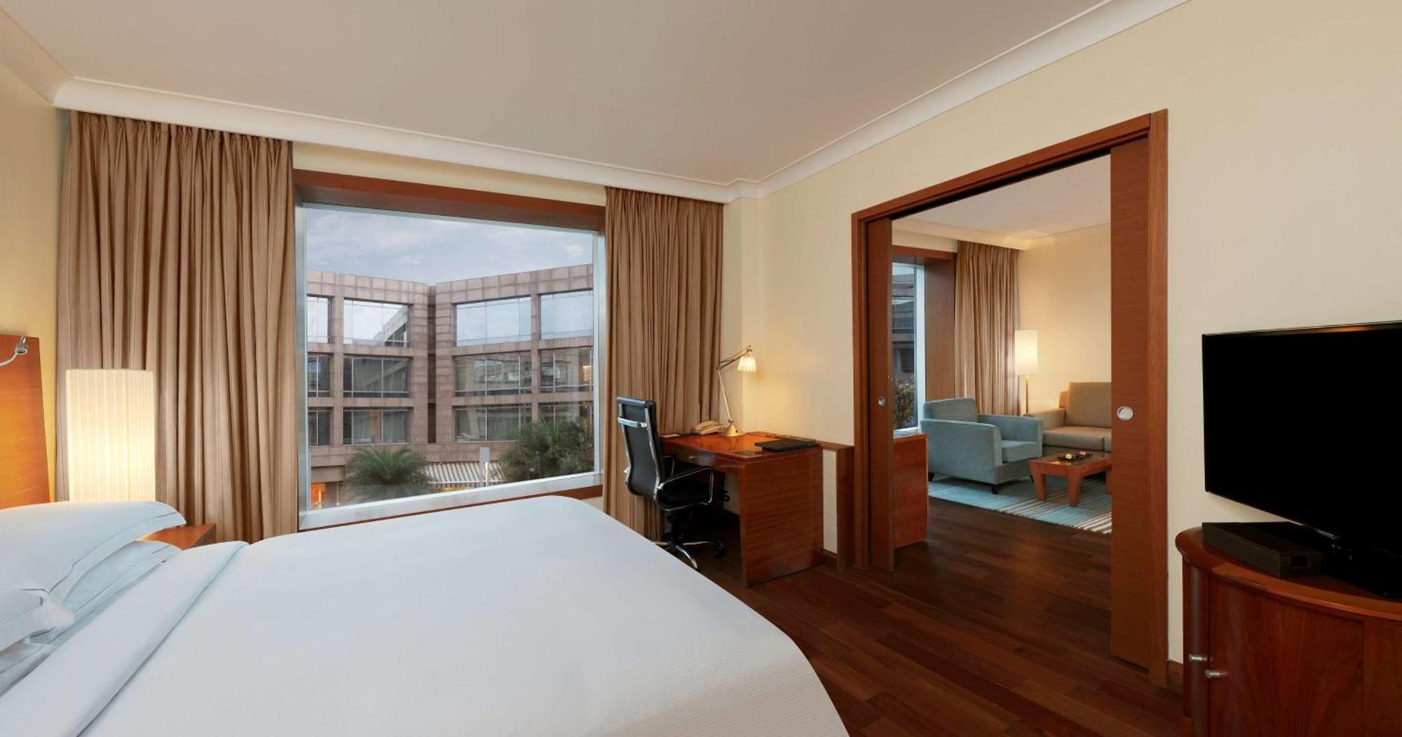 Hilton Bangalore Embassy GolfLinks Bagian luar foto