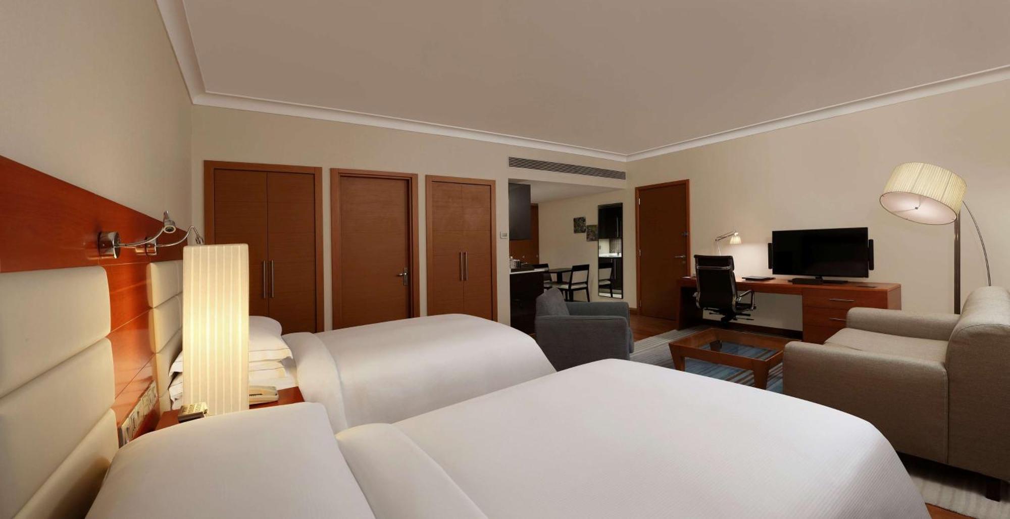 Hilton Bangalore Embassy GolfLinks Bagian luar foto