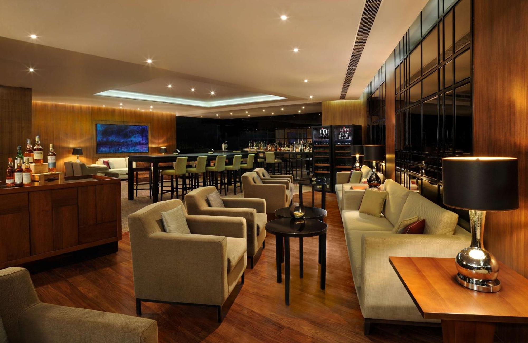 Hilton Bangalore Embassy GolfLinks Bagian luar foto