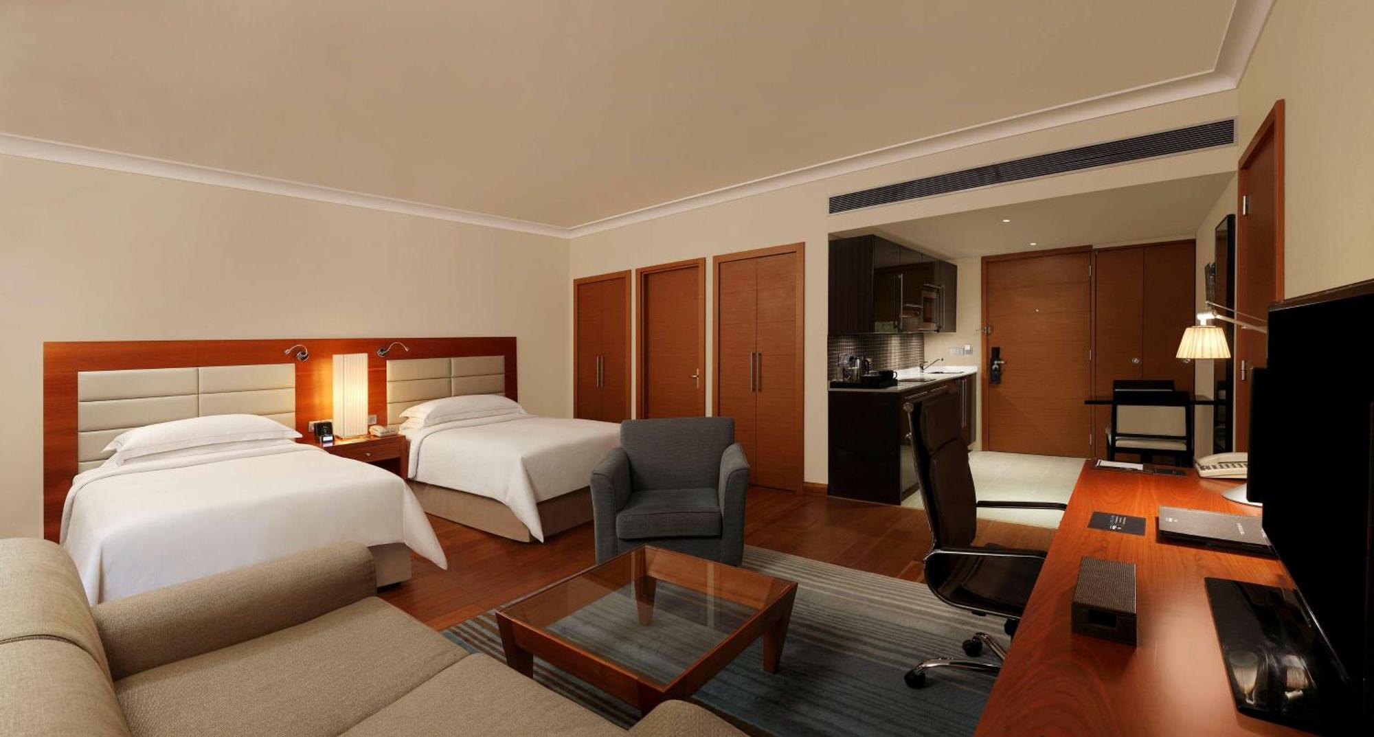Hilton Bangalore Embassy GolfLinks Bagian luar foto