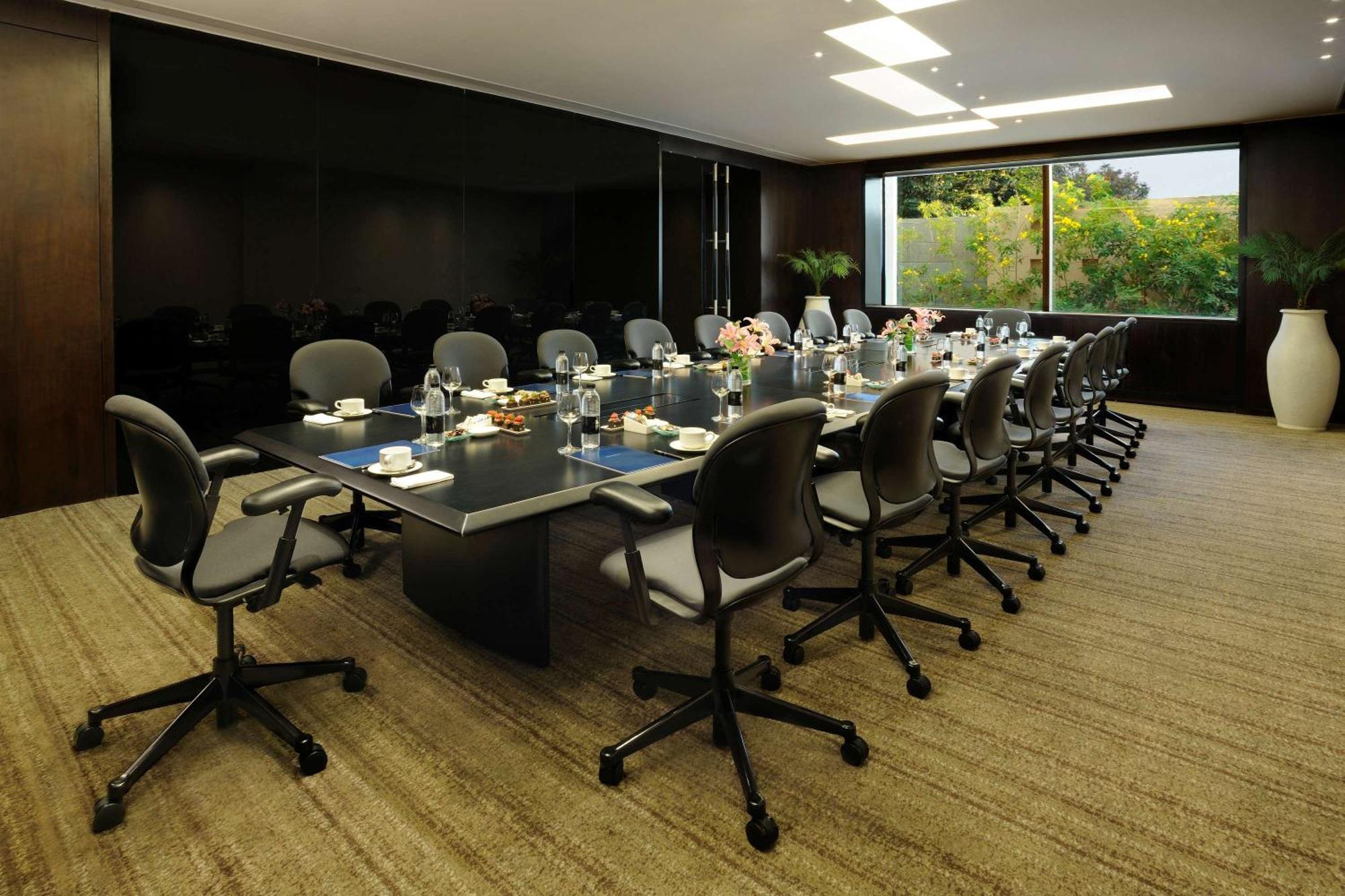 Hilton Bangalore Embassy GolfLinks Bagian luar foto