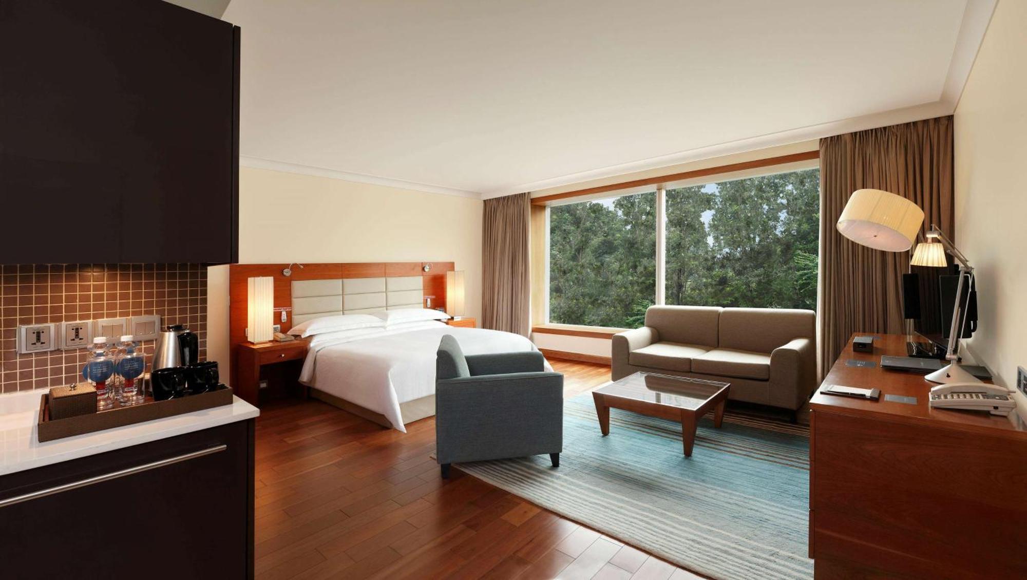 Hilton Bangalore Embassy GolfLinks Bagian luar foto