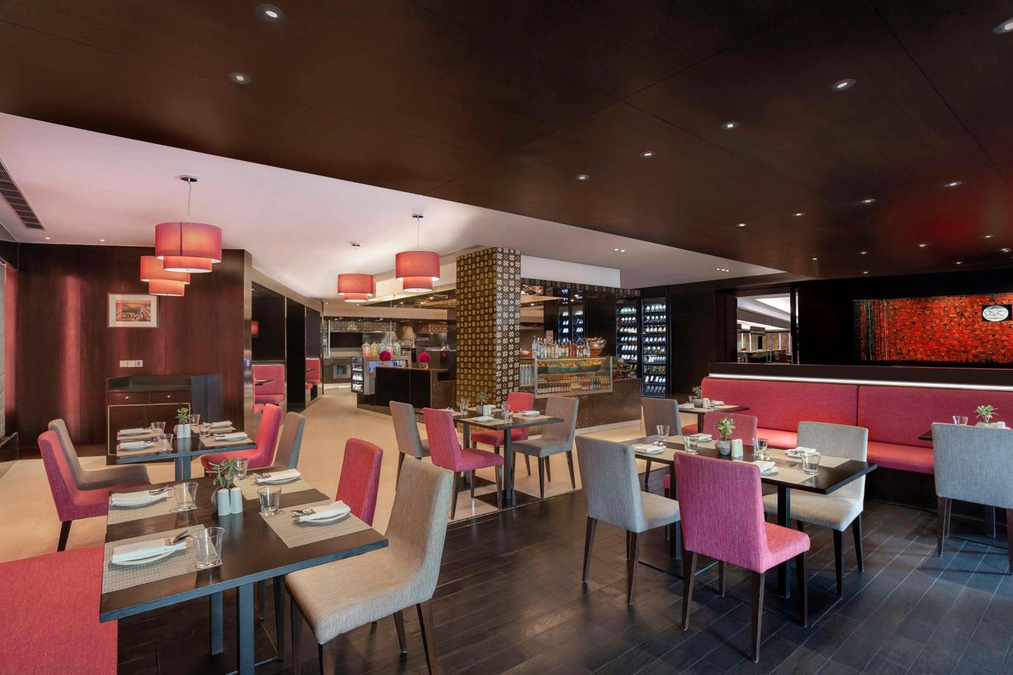 Hilton Bangalore Embassy GolfLinks Bagian luar foto