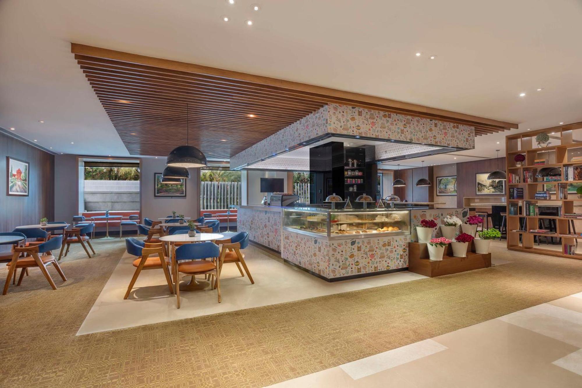 Hilton Bangalore Embassy GolfLinks Bagian luar foto