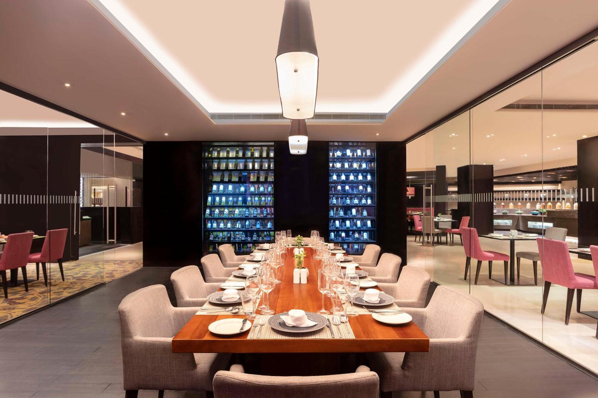 Hilton Bangalore Embassy GolfLinks Bagian luar foto