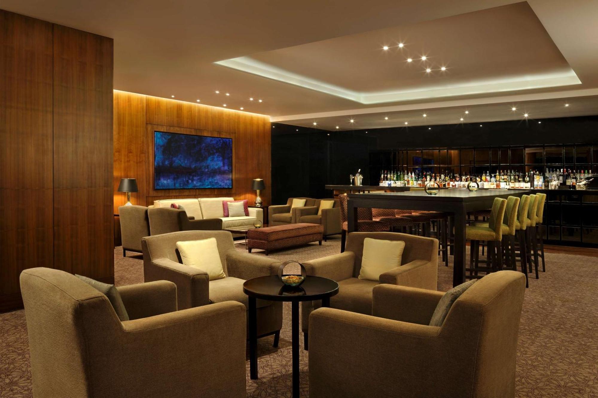 Hilton Bangalore Embassy GolfLinks Bagian luar foto