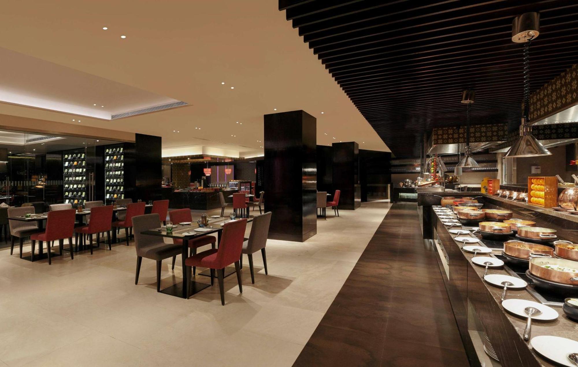 Hilton Bangalore Embassy GolfLinks Bagian luar foto
