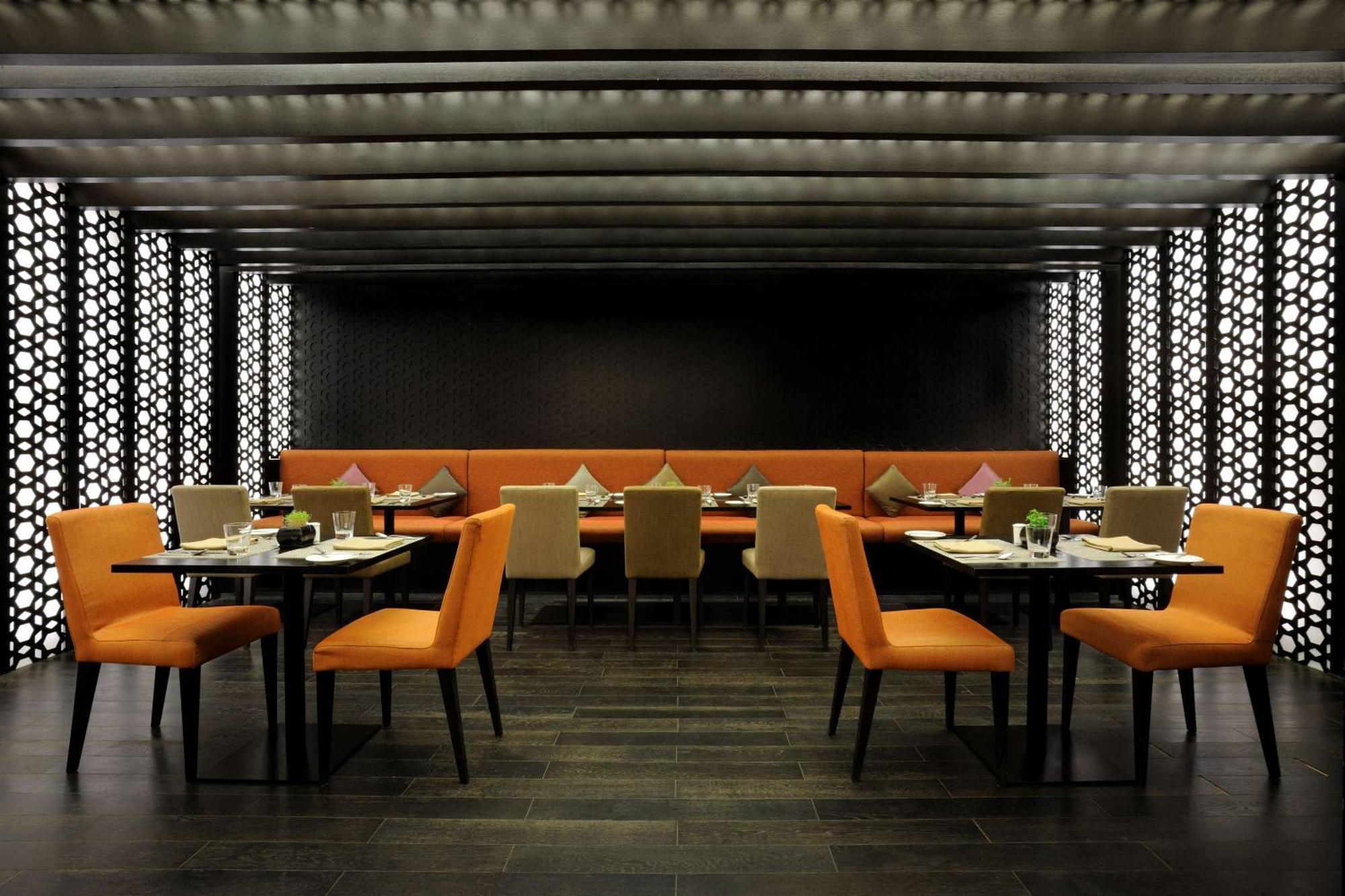 Hilton Bangalore Embassy GolfLinks Bagian luar foto