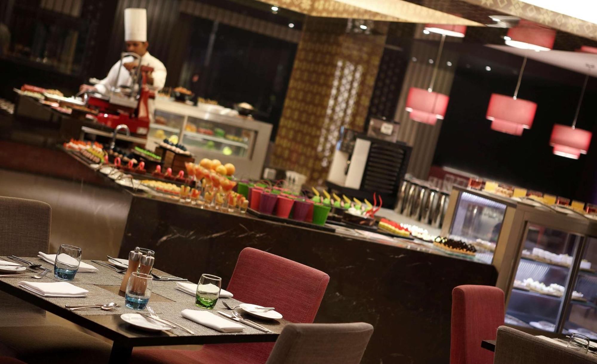 Hilton Bangalore Embassy GolfLinks Bagian luar foto