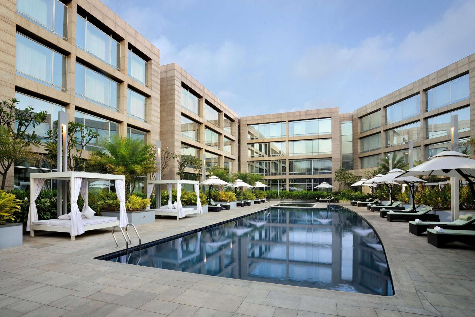 Hilton Bangalore Embassy GolfLinks Bagian luar foto
