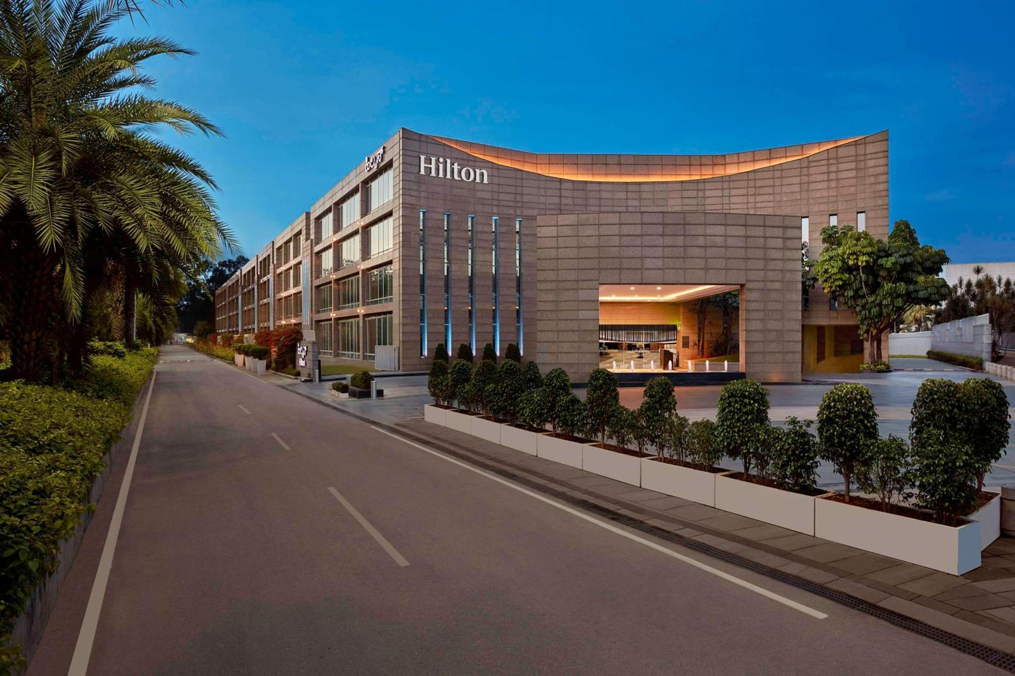 Hilton Bangalore Embassy GolfLinks Bagian luar foto